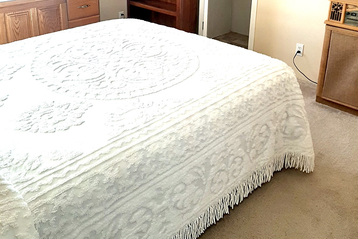Queen bedroom #2