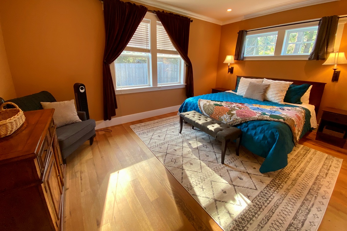 Main floor primary king bed room, so cozy and bright!