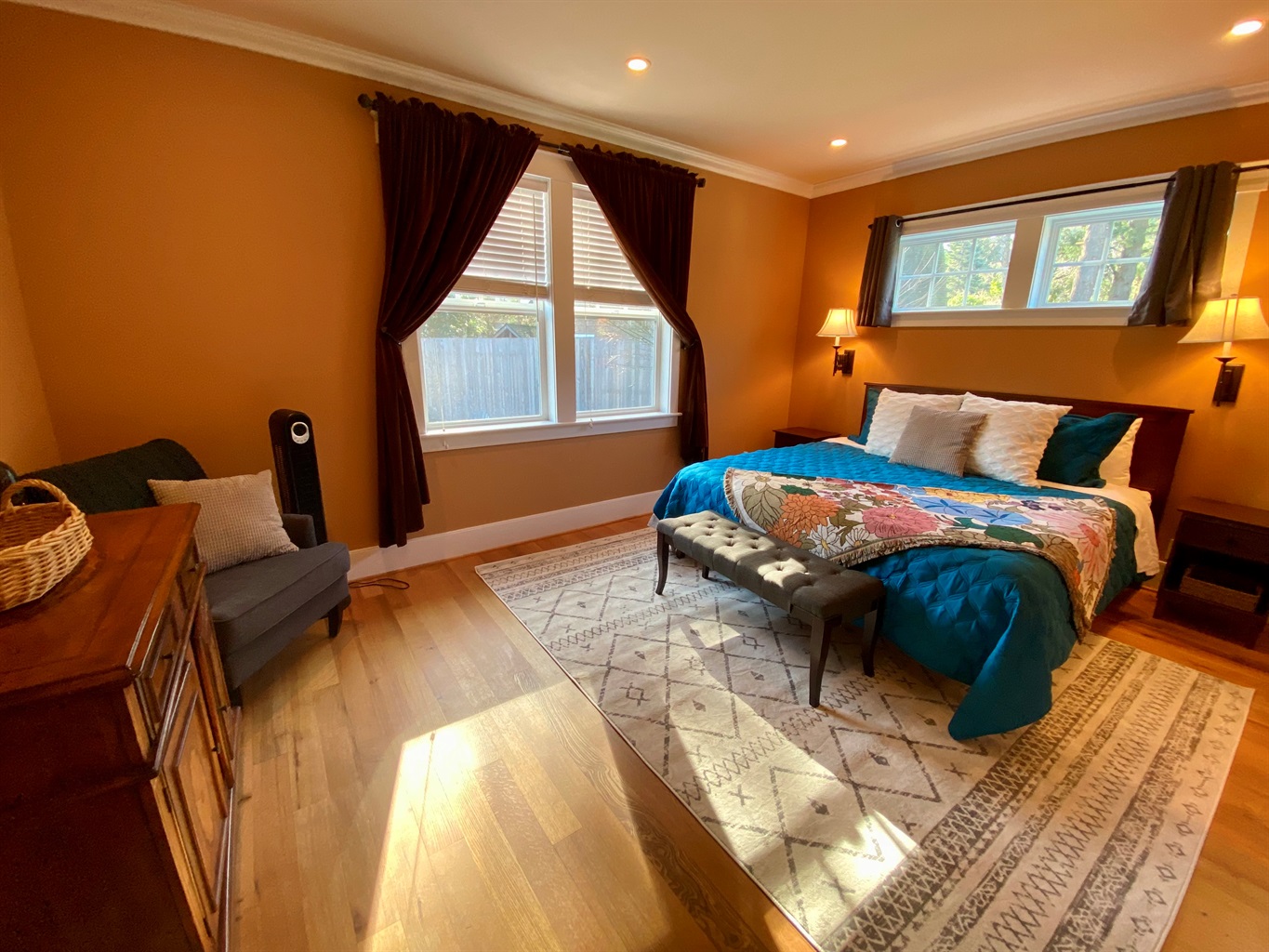 Main floor primary king bed room, so cozy and bright!