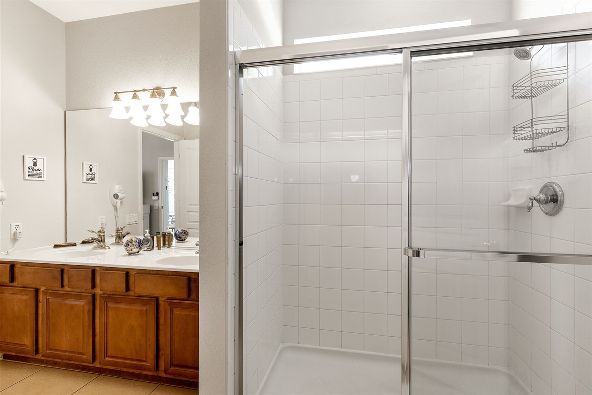 King Bathroom #2
