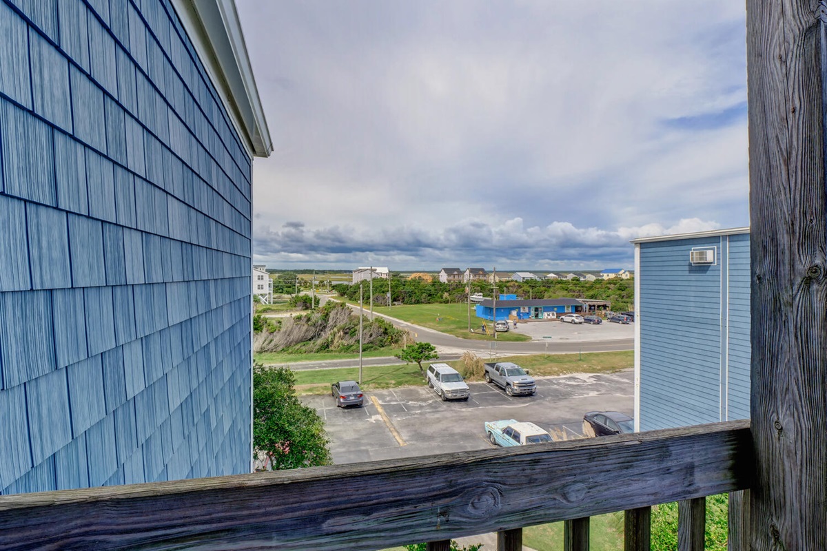 Easy access to the Tikibar for convenience and fun!