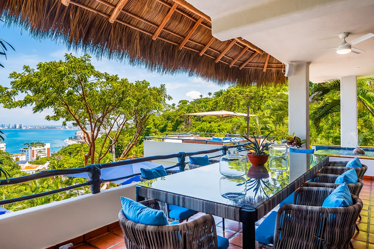Balcony Dining