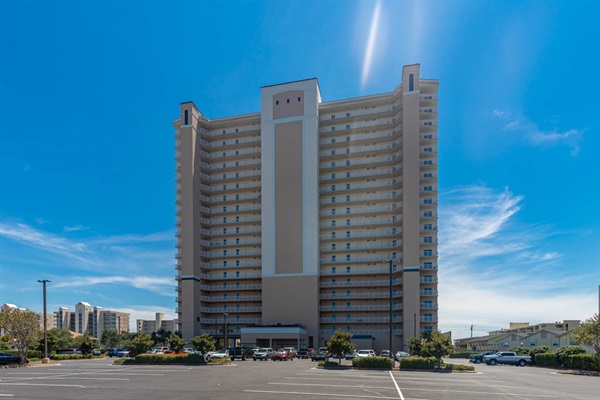 Exterior / Parking Lot