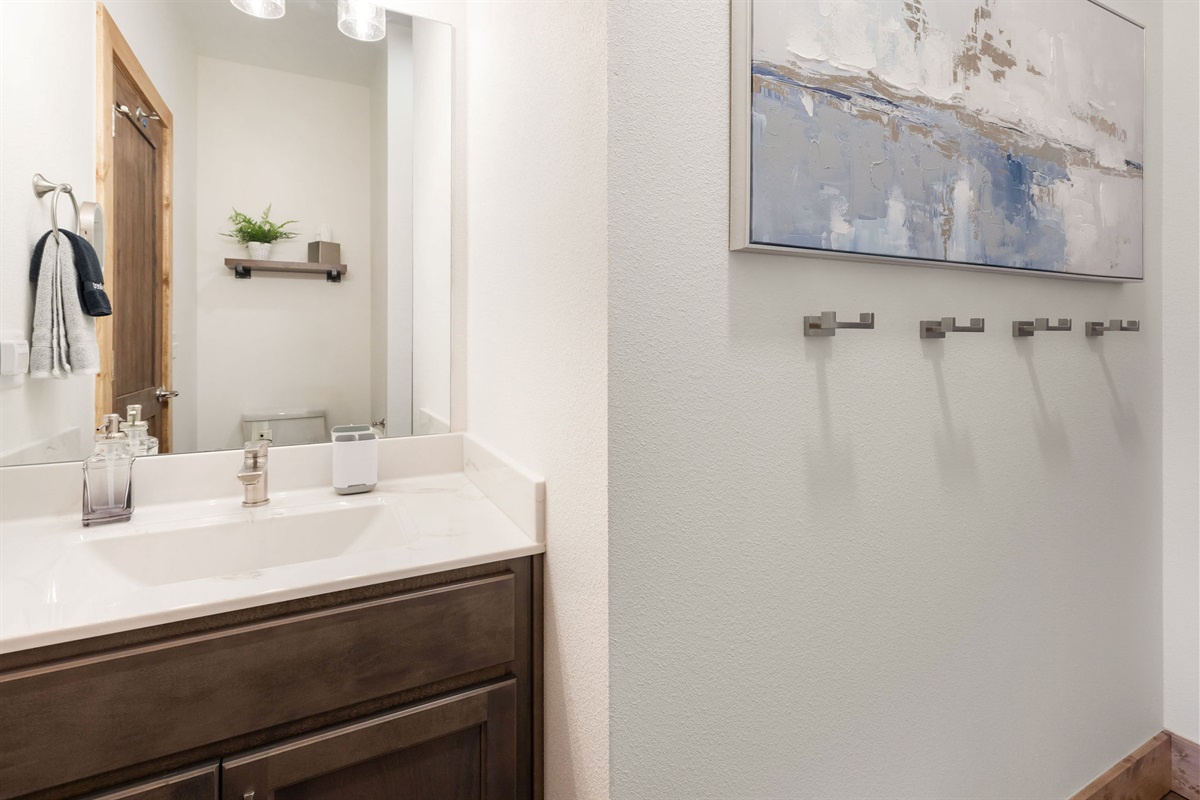 King bed #2 ensuite bath