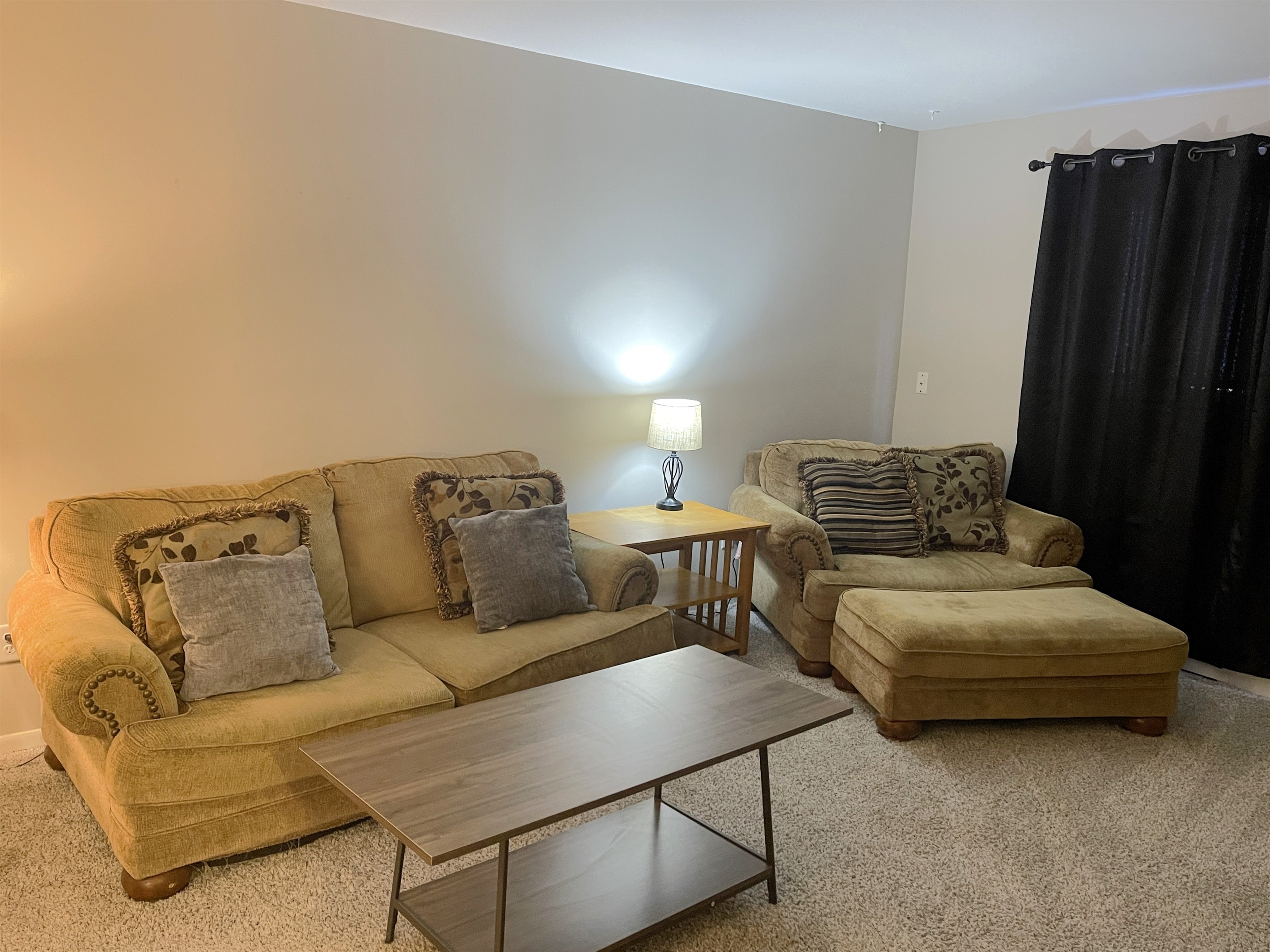 Living room with 50" Smart TV