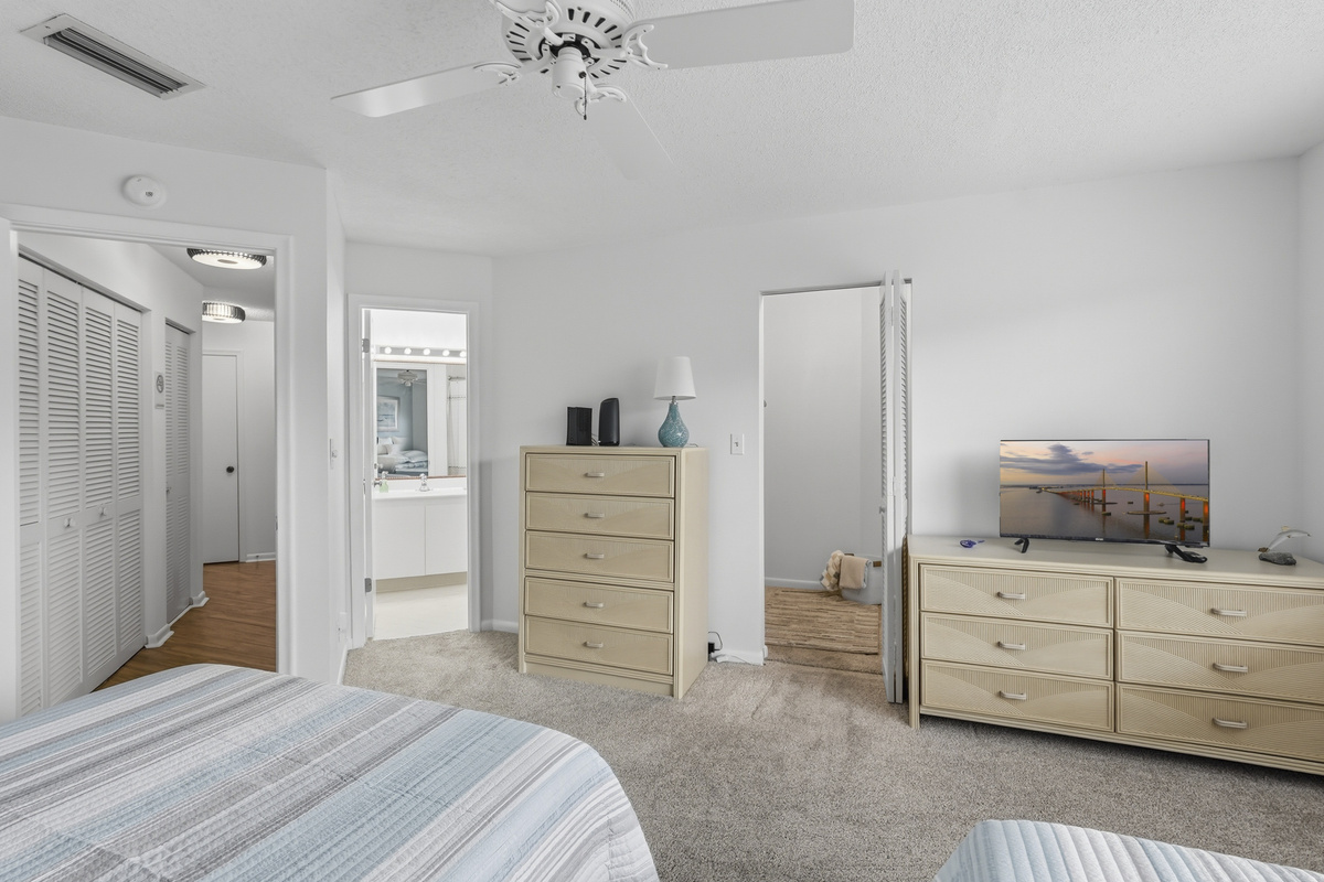 Comfortable and welcoming, the guest bedroom features two full-size beds, a private ensuite bathroom, and a Smart TV, making it a great space for family or friends to relax and enjoy a restful night's sleep.