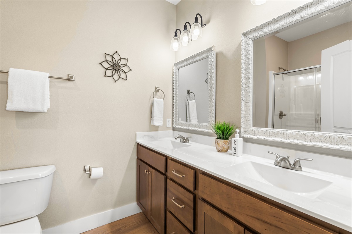 Upper Level Bathroom 5