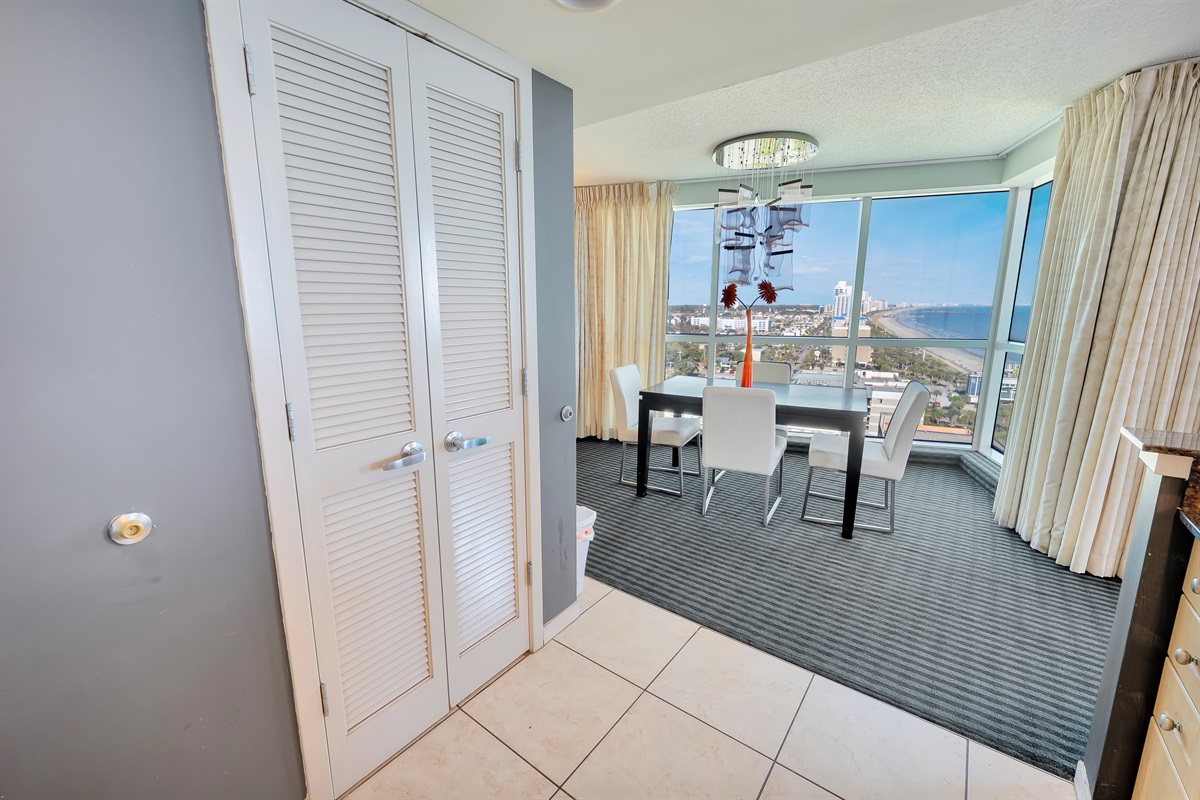 Living Room with Stunning Views🌊☀️