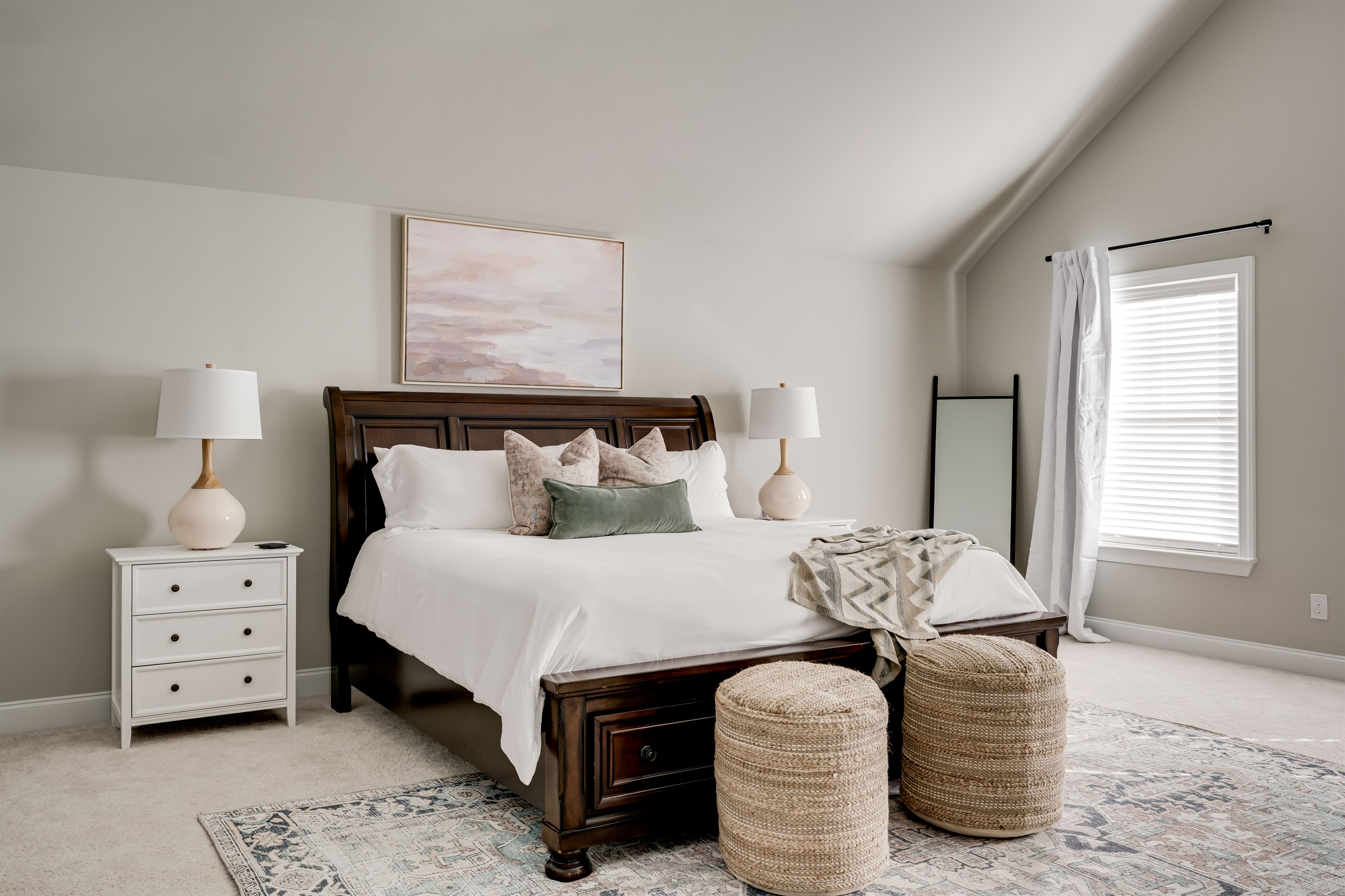 🛏️ Sleep like royalty in this king-size retreat of elegance and comfort.