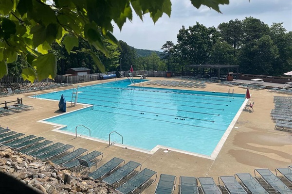 Guests can access community pool during the summer for $6pp per day.