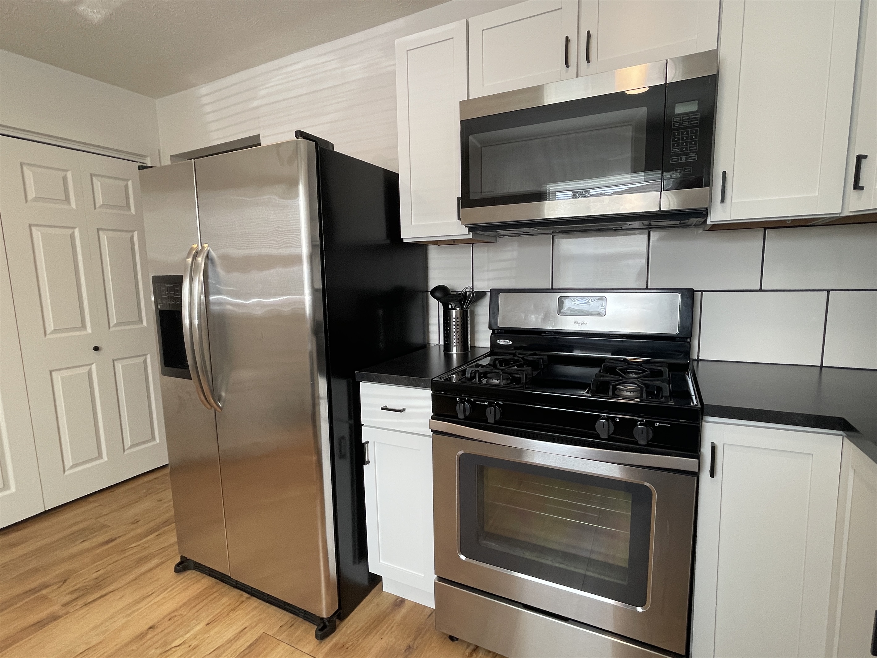 Full kitchen