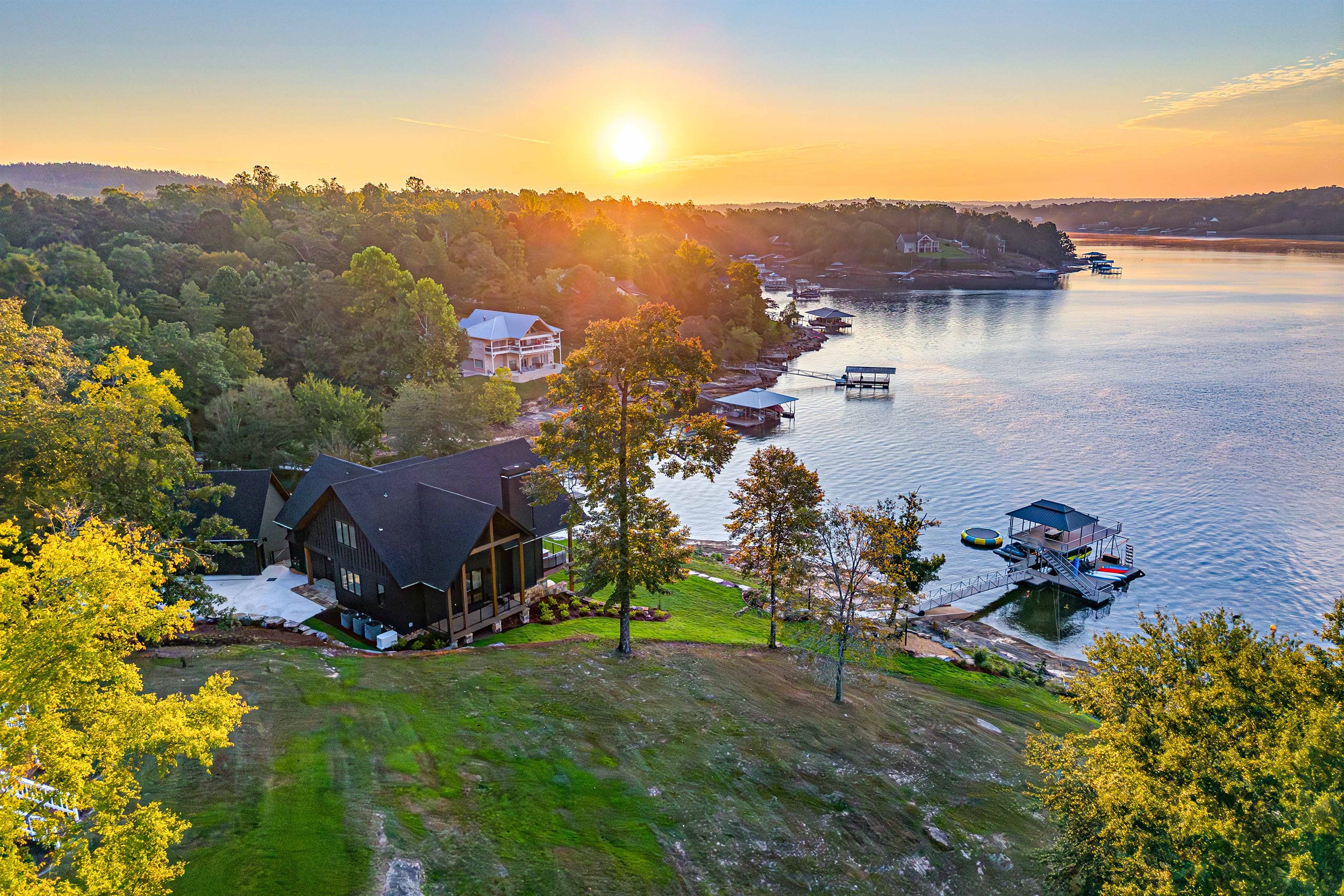 Wake up to golden skies and glassy waters—this private cove on Smith Lake is all yours. From sunrise coffee to sunset swims, it’s made for moments you and yours will talk about for years.