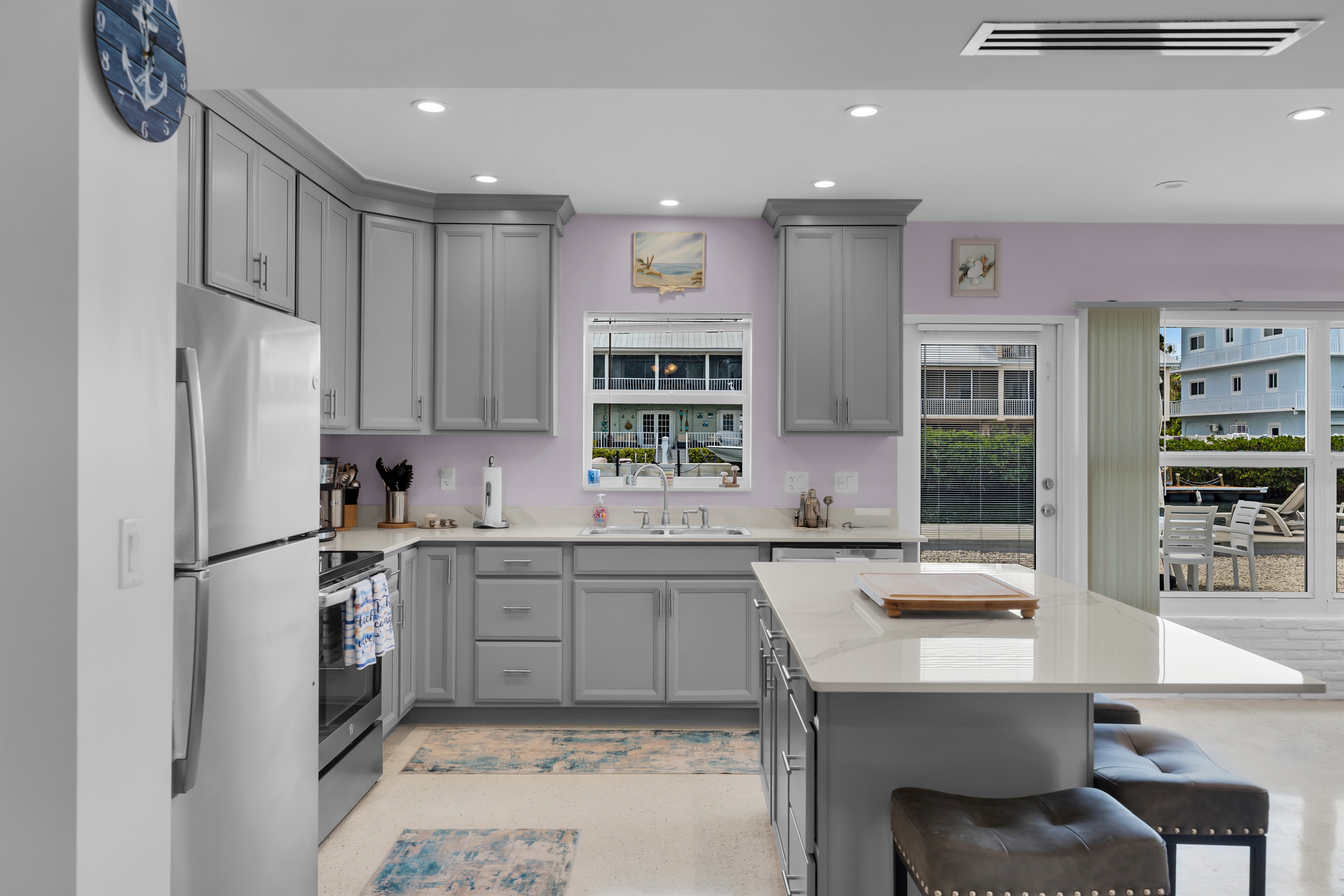 Full kitchen 