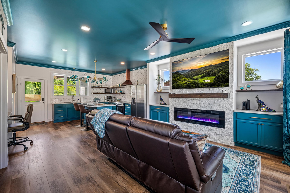 Whether you're visiting for a weekend or a longer stay, the living room is designed for comfort and connection.