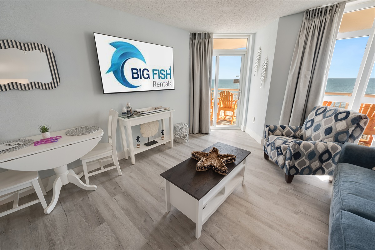 Amazing Living Room with Stunning Views🌊☀️