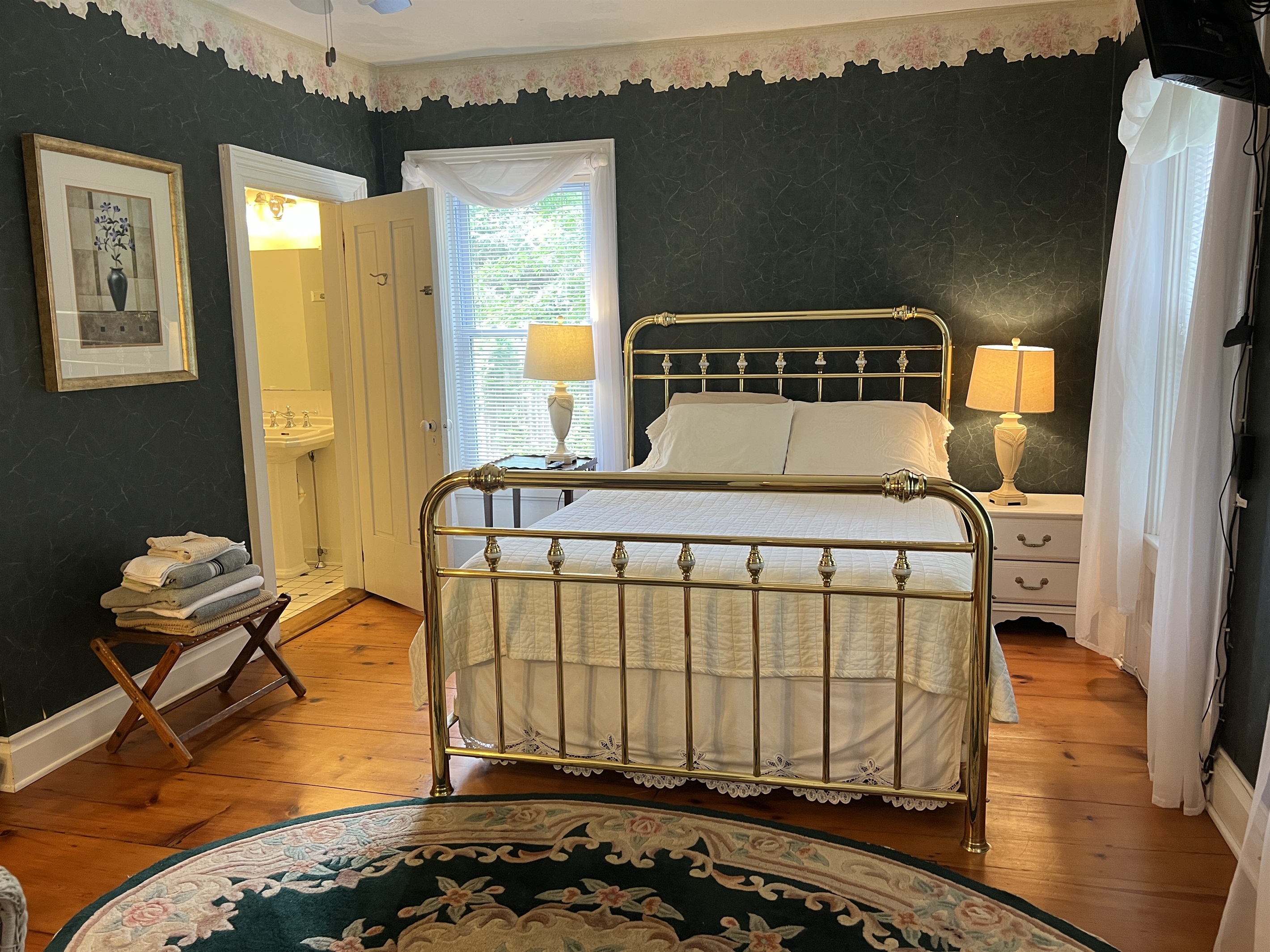The Federal House 1st floor Queen bedroom #1 w/ a full en suite bathroom.