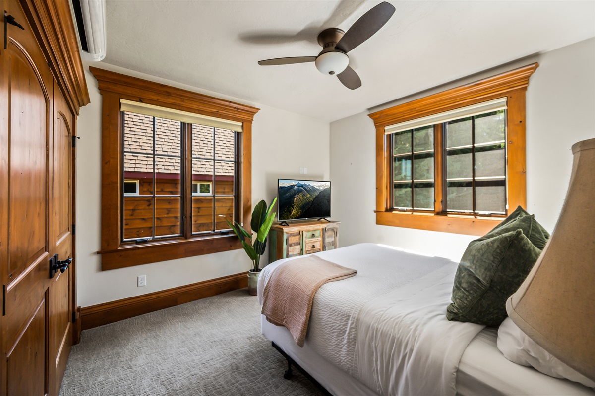 Guest Room with Queen Bed