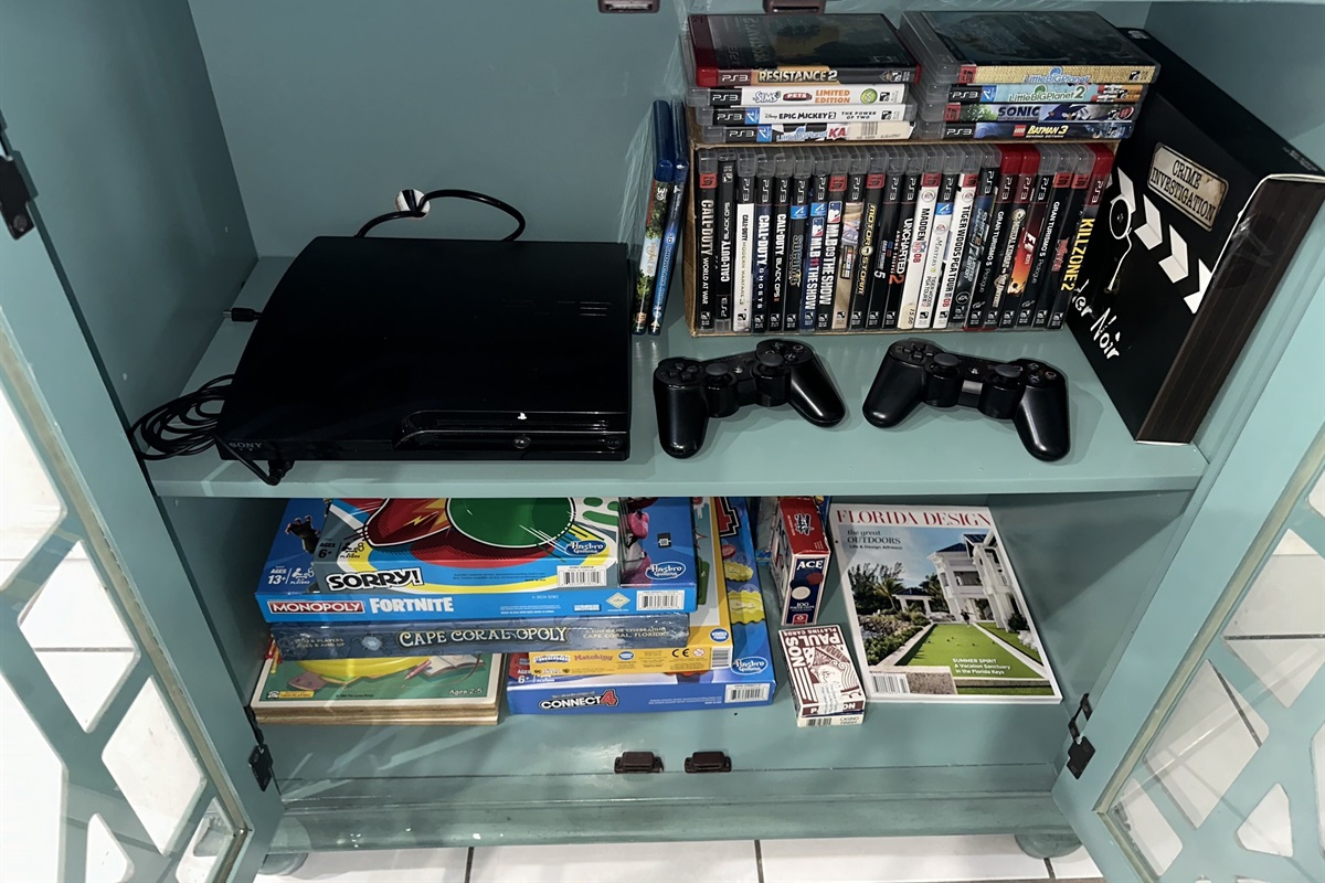 PS3 gaming console with plenty of games to choose from