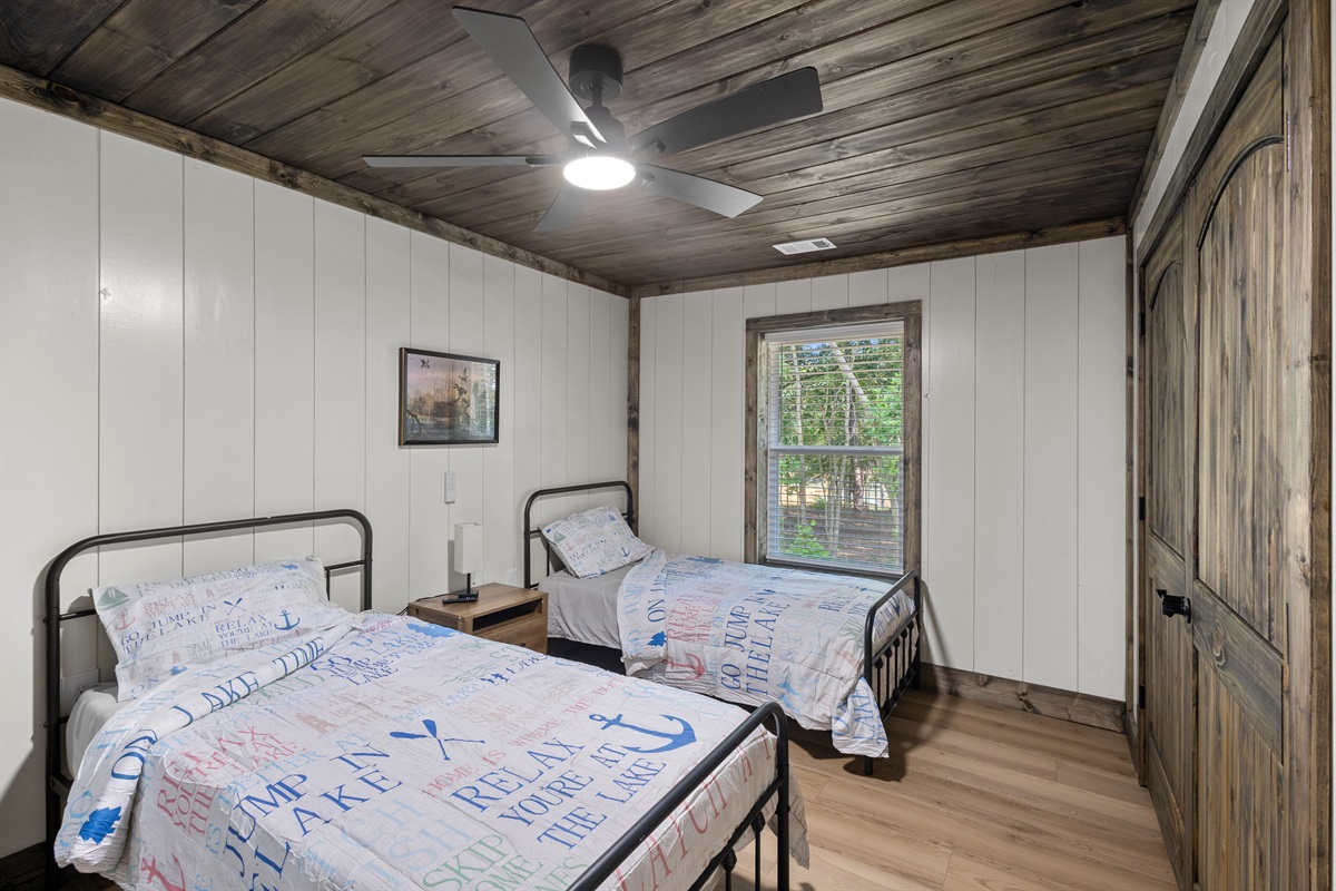 2 Twin Beds