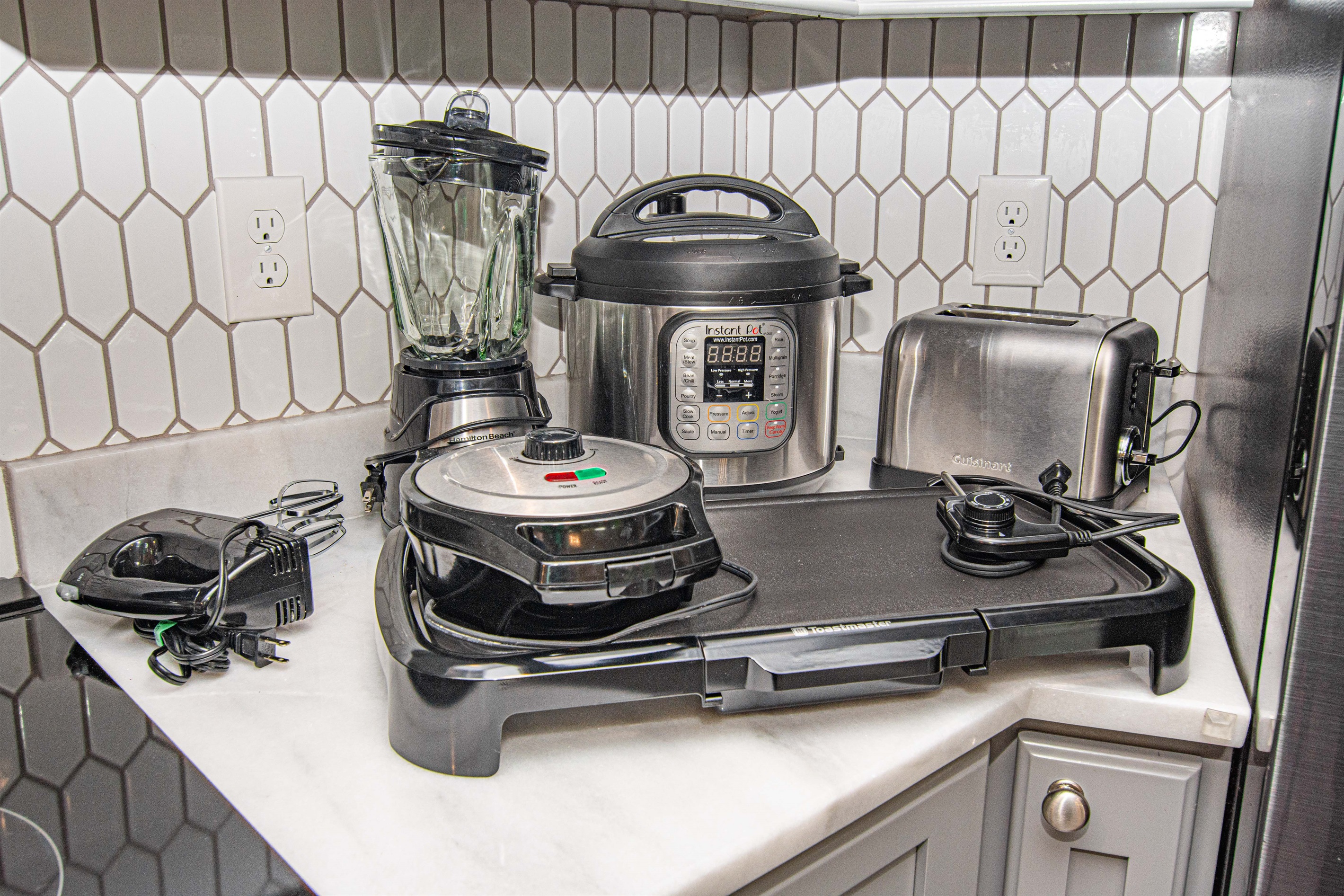 All your favorite meals are made effortlessly with our well-equipped kitchen, featuring all the essential appliances you need.