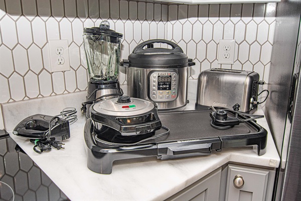 All your favorite meals are made effortlessly with our well-equipped kitchen, featuring all the essential appliances you need.