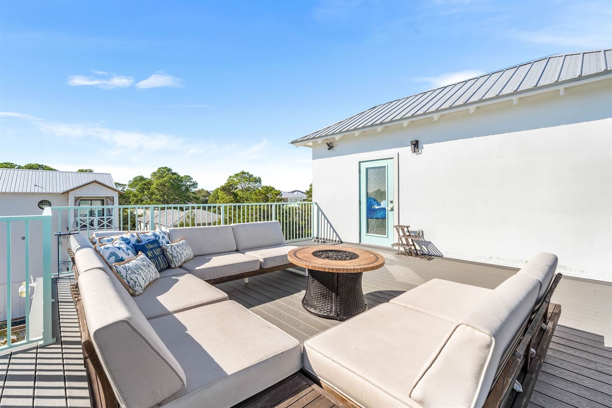 Experience the Beach from a new perspective.  Hear the emerald waters hitting the shore and feel the salt air on our expansive rooftop. It’s a guest favorite for a reason—the world just feels better with a 30A sunset.