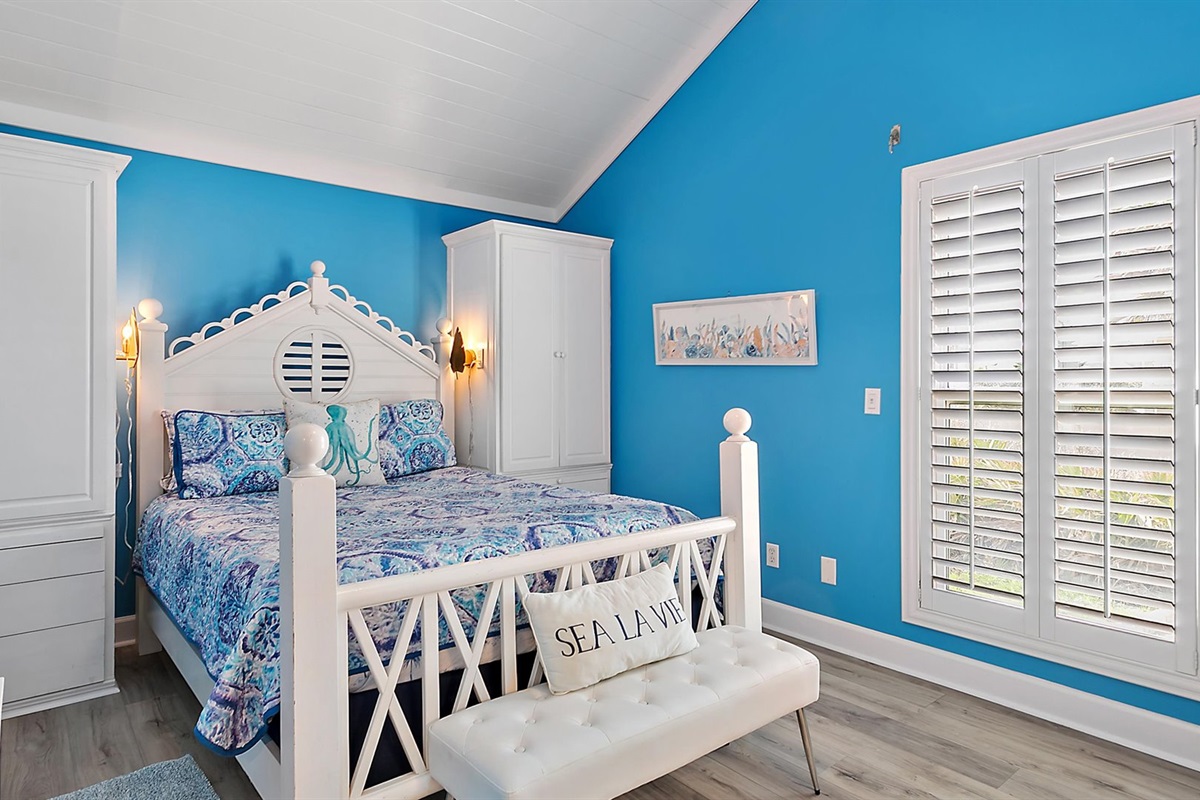 Junior Suite queen bed