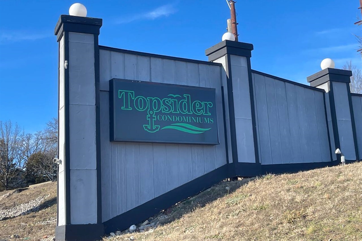 Come stay at the newest luxury condominium complex at the Lake of the Ozarks, Topsider Condominiums. Centrally located, close to restaurants, shopping, and Public Beach 2.