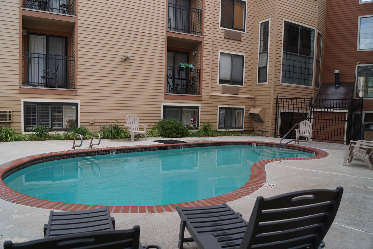 Private pool (spring & Summer)