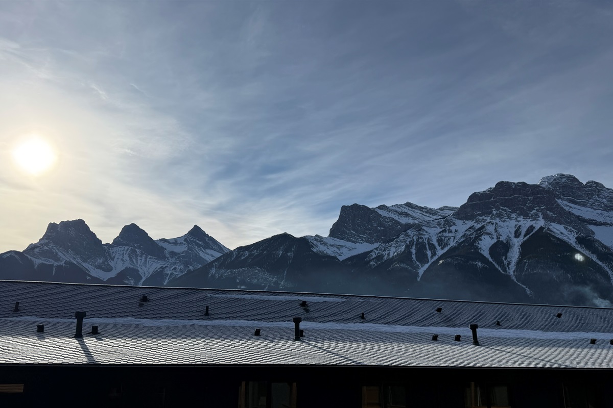 Enjoy morning coffee from the balcony!