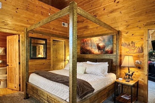 Deer Room, King, upstairs, private bath, fireplace and tub.
