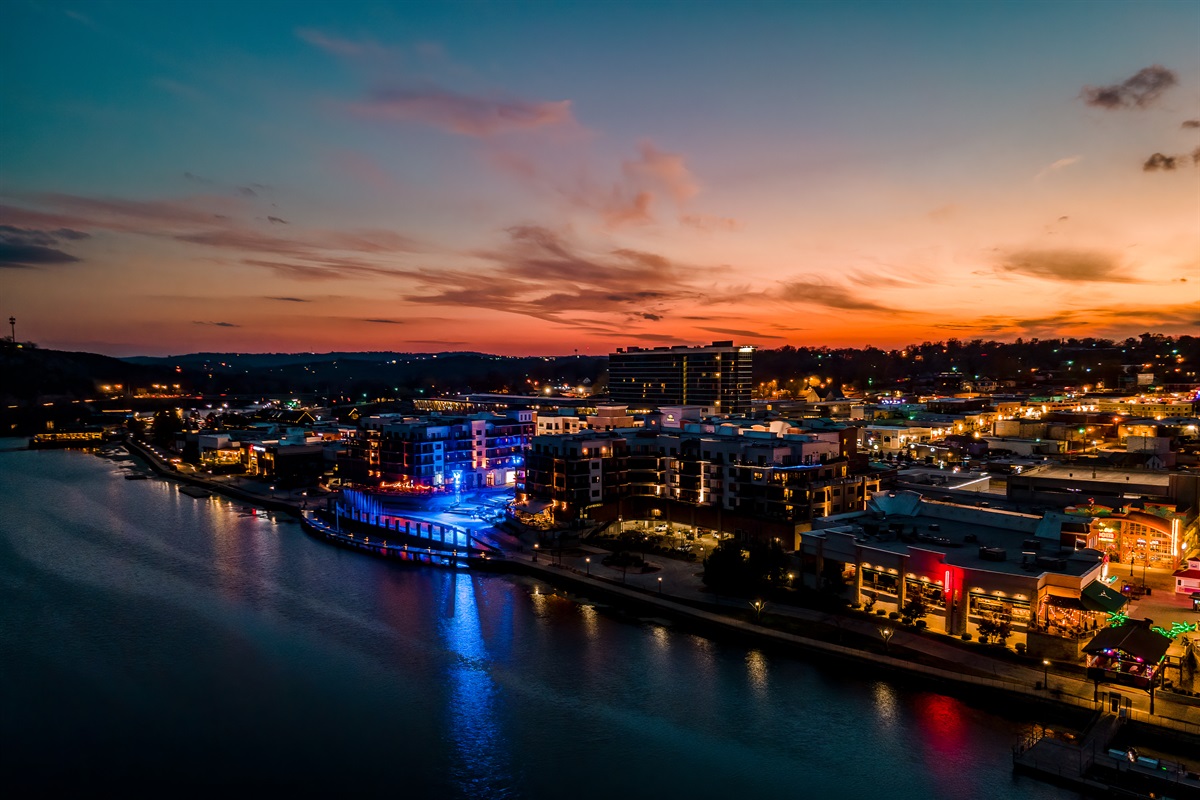 Nearby Branson Landing glows at dusk along the waterfront—one of the area’s best spots for an evening stroll, dinner, or live entertainment.
