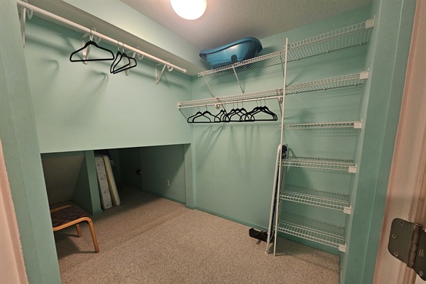 Large Bedroom Walkin Closet