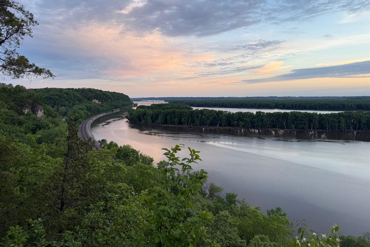 We are 5 min from Mississippi Palisades State Park with beautiful hiking and sunset views!