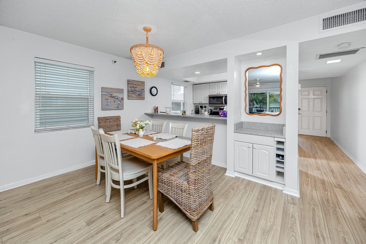 Dining table room for 6