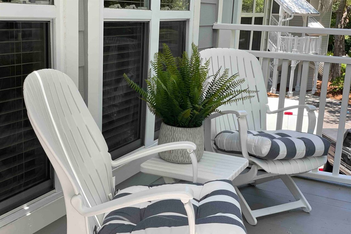 Unscreened deck space with comfortable seats to relax.