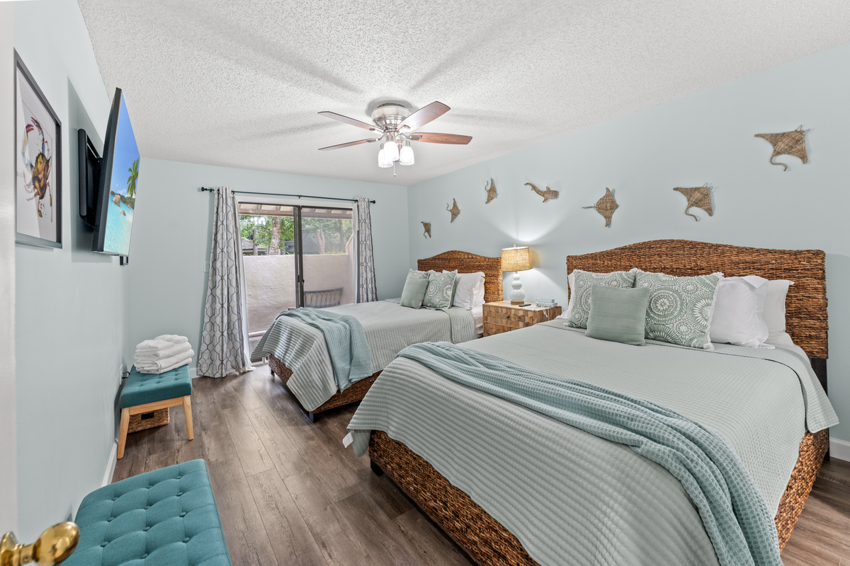 2nd Bedroom w/ 2 Queens