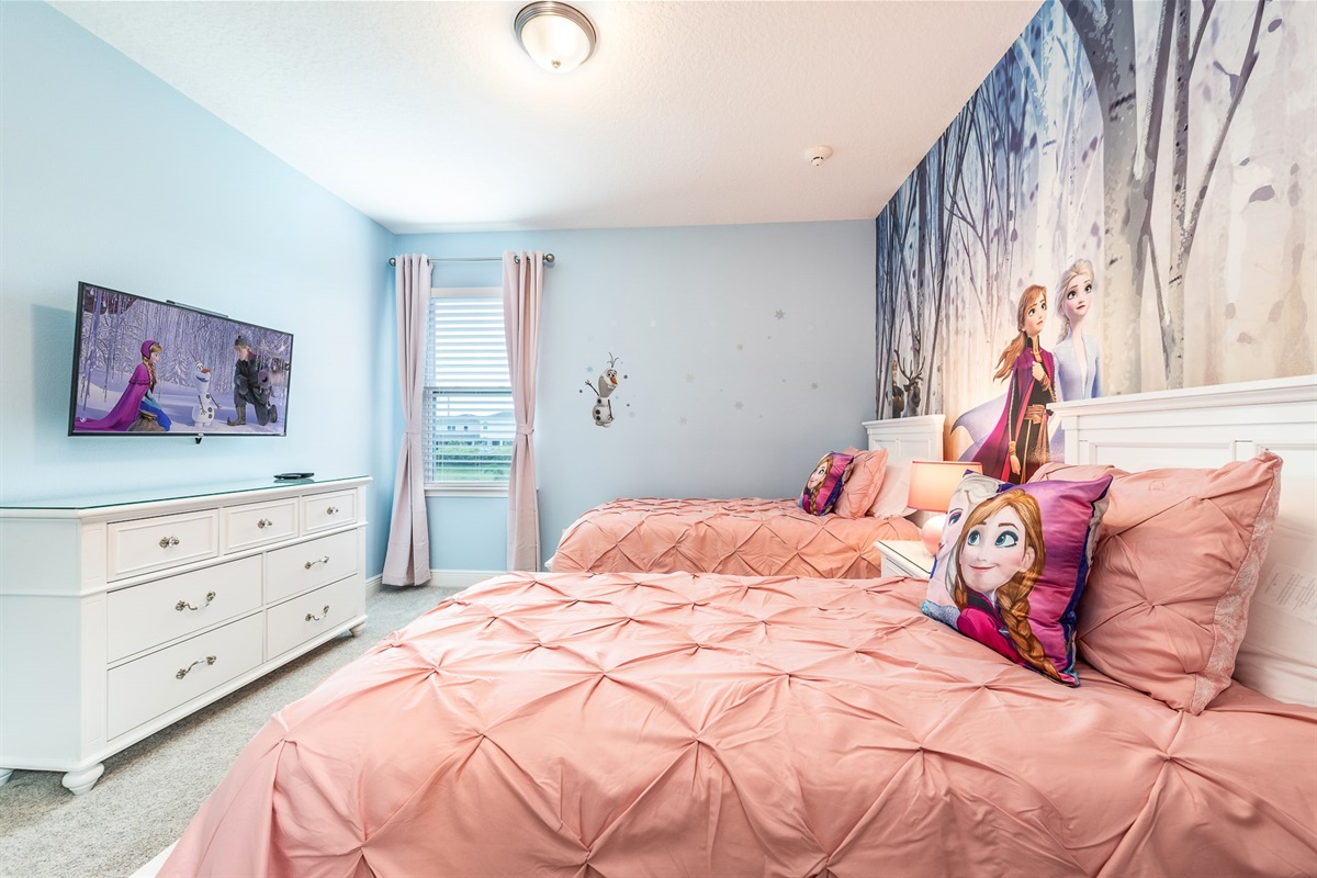 With enchanting décor inspired by Elsa and Anna, this whimsical room features cozy bedding and sparkling details that transport guests into a snowy kingdom.
