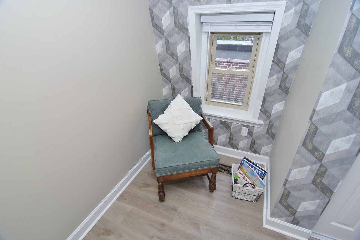 This small reading nook is perfect for unwinding, sitting to work, or changing your surroundings. 