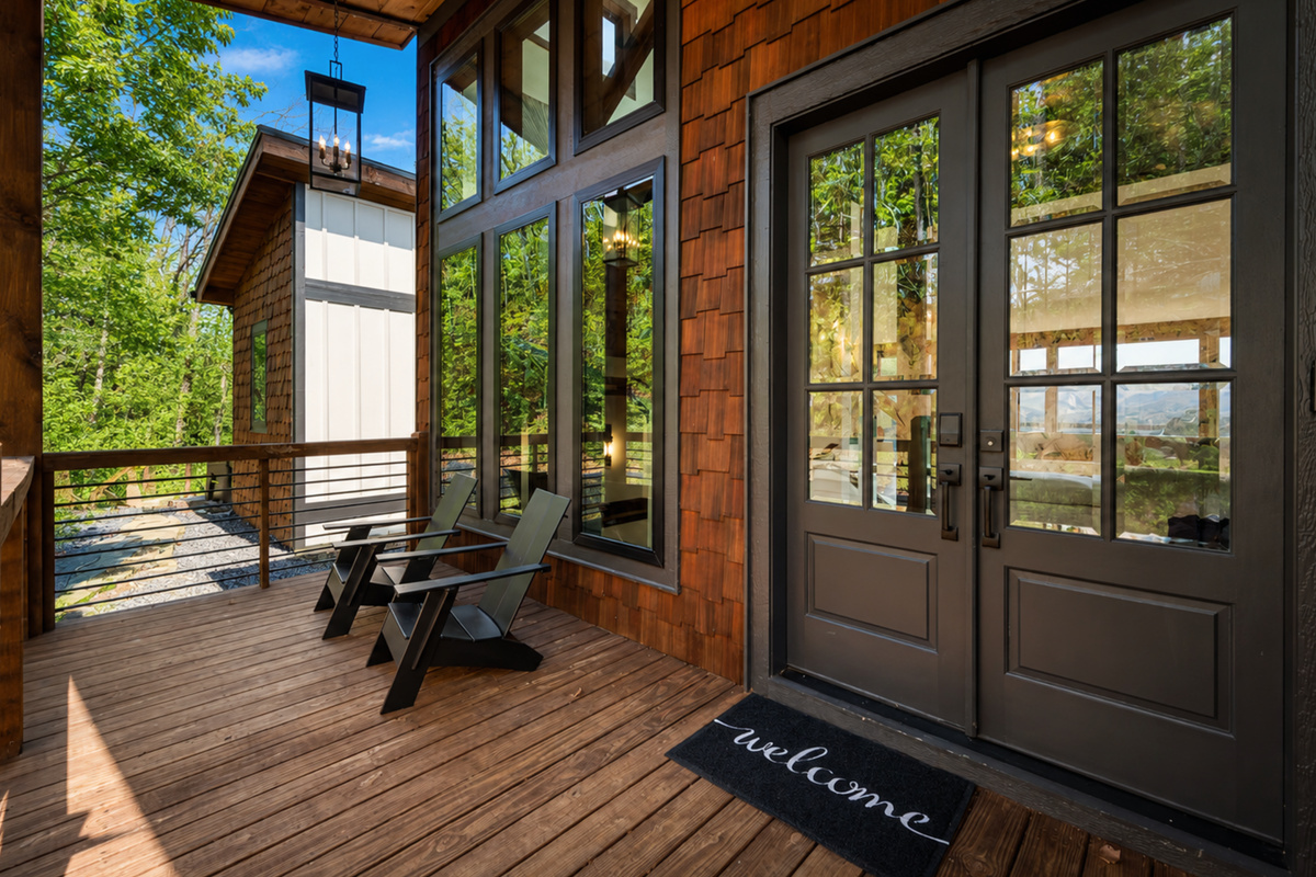 Modern, grounded, inviting.