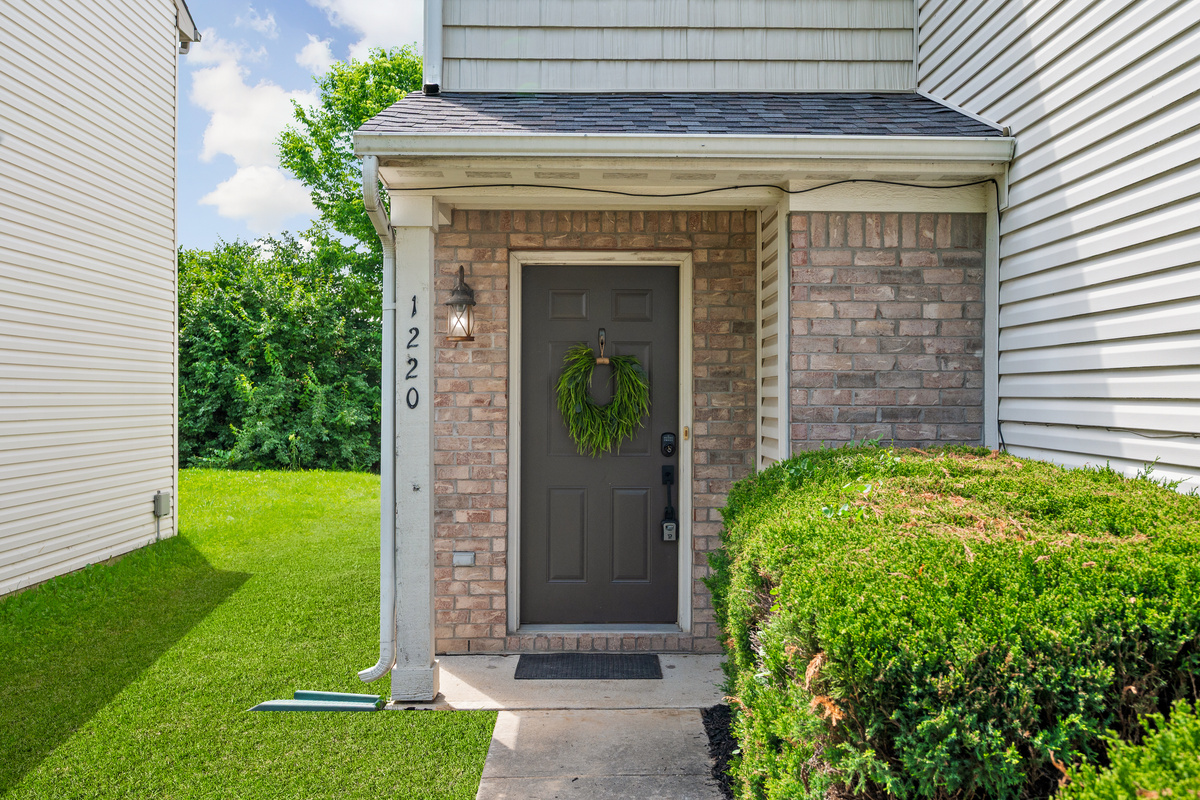 Welcome to Indy Speedway Stay! Your Indianapolis home away from home, featuring easy self-check-in and a convenient location just minutes from the Indianapolis Motor Speedway and downtown Indy.