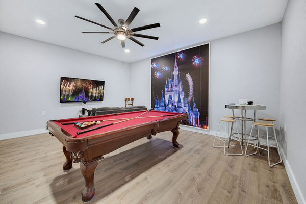 Games room with pool table