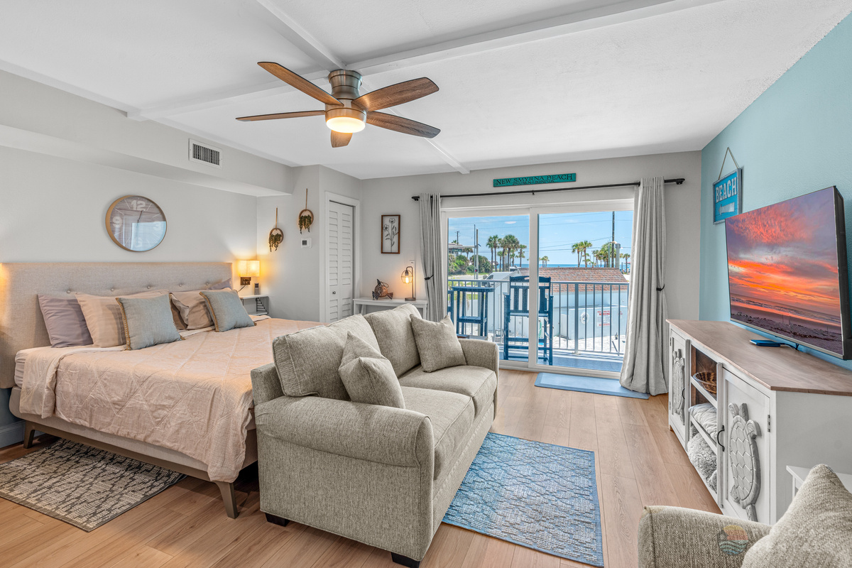 Studio with King Bed, Lounging Area and Smart TV