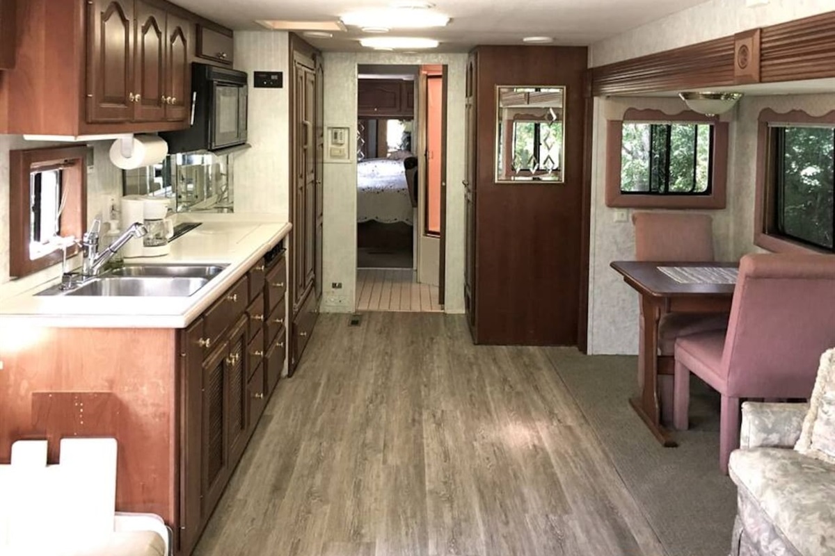 Kitchen and Dining Table (expandable)