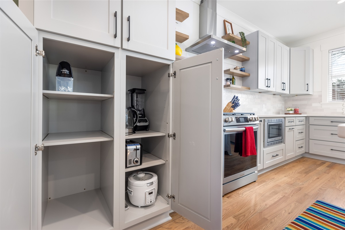 You'll want for nothing in this fully-stocked kitchen.