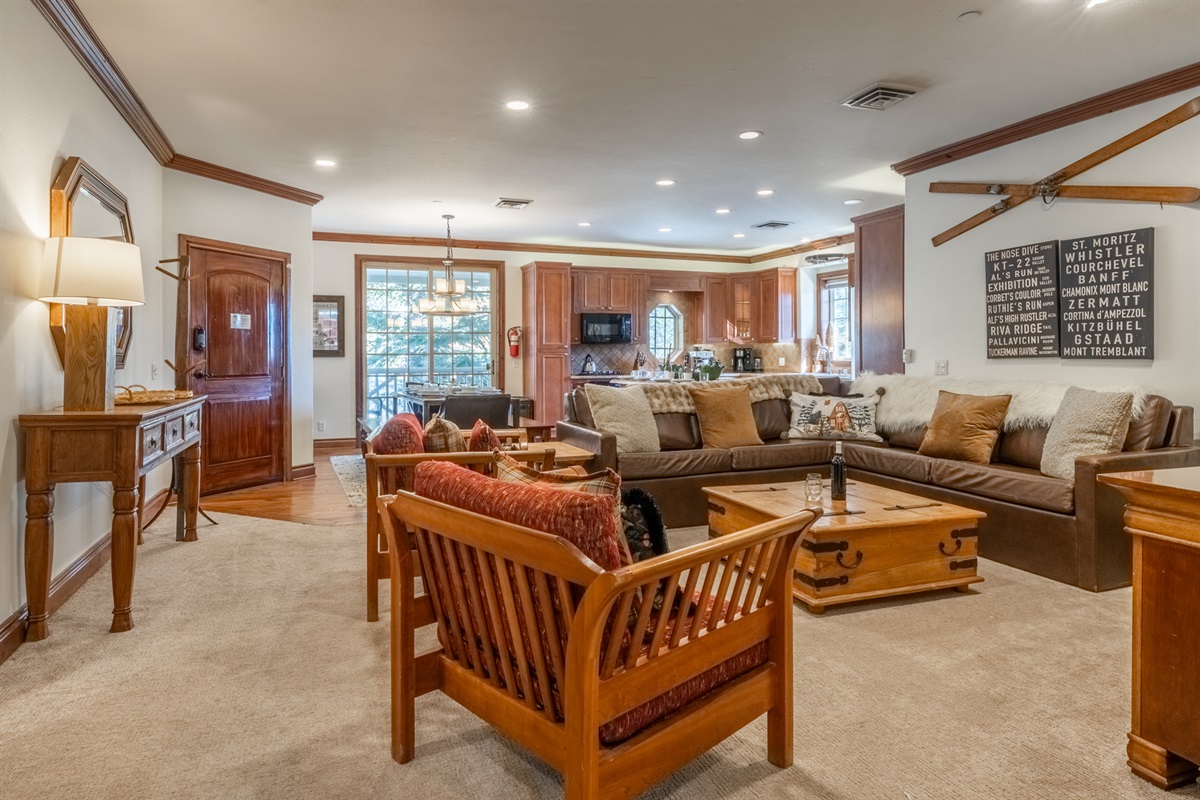 Flowing seamlessly from the dining area, the living space offers plush seating, a gas fireplace, and a relaxed mountain lodge feel.
