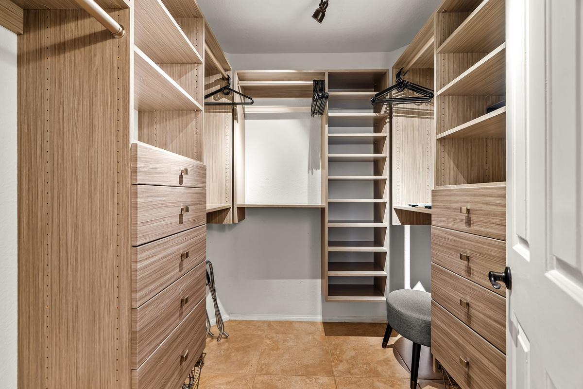 walk in closet