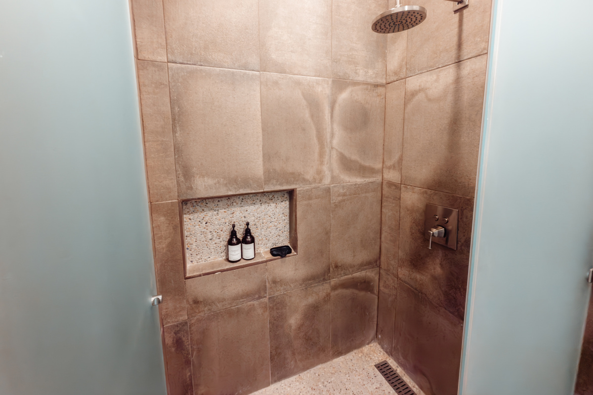 Ceramic tile shower, rain head, body wash and shampoo included.