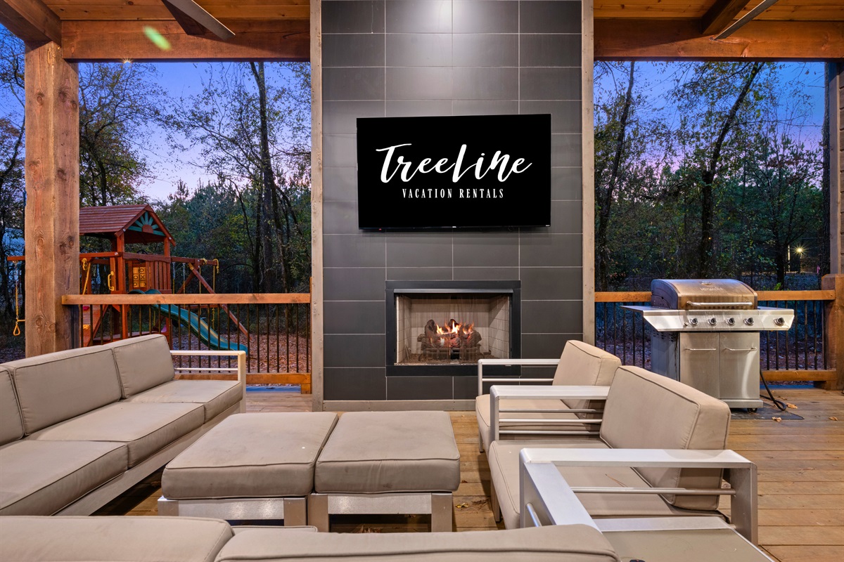 This cozy outdoor lounge gives you the perfect spot to unwind by the fireplace, watch a movie, and enjoy the peaceful forest views all at once.