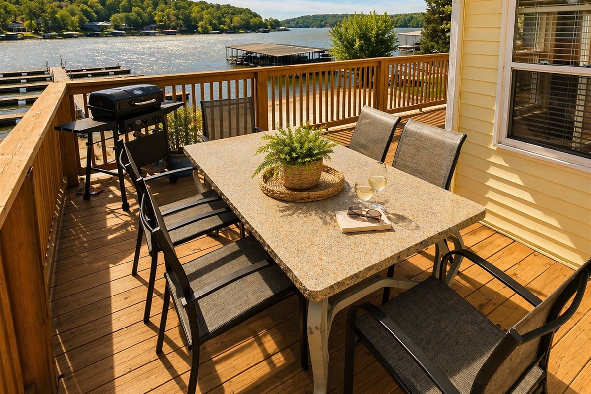 Buccaneer Bay 28 Outdoor dining